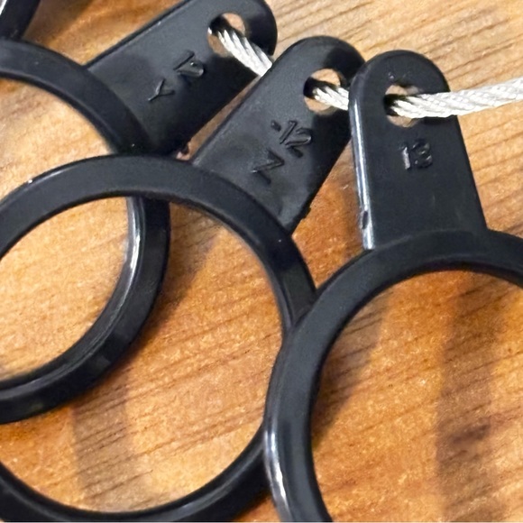 New Ring Sizer Plastic 2ways one stick the other you can try on to size - Picture 3 of 5